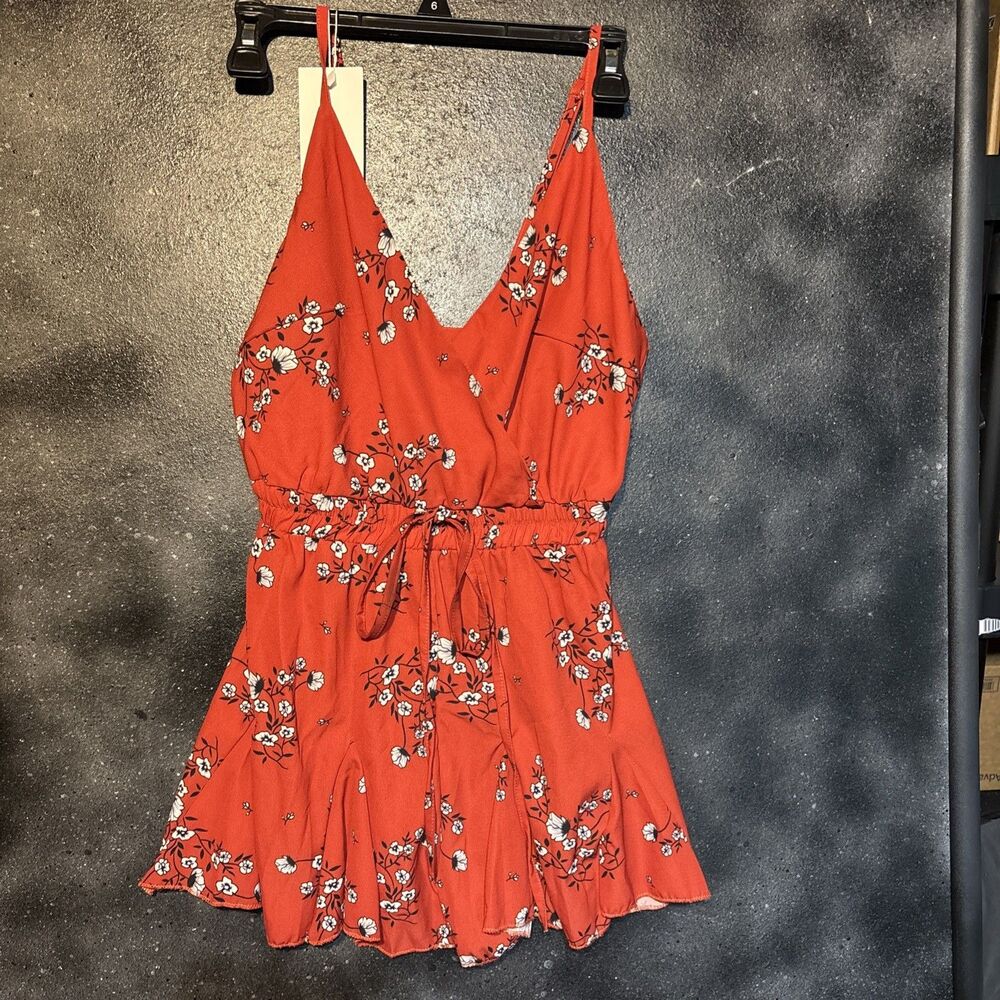 Zaful Women's Red Floral Sleeveless Romper One-Piece Size M NWT Summer Feminine